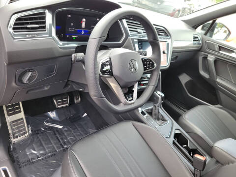 2022 Volkswagen Tiguan SE R-Line Black