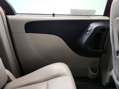 2013 Chrysler Town and Country Touring-L