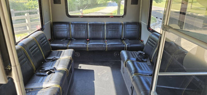 2014 Chevrolet 4500 Shuttle Bus