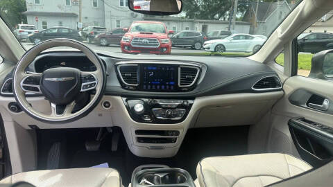 2017 Chrysler Pacifica Hybrid Platinum