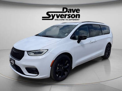 2025 Chrysler Pacifica Limited Photo