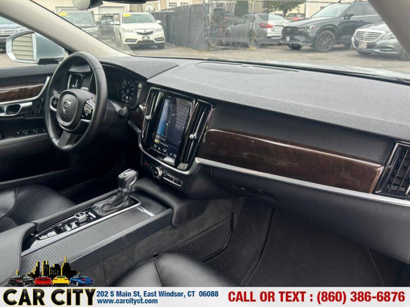 2017 Volvo S90 T6 Momentum