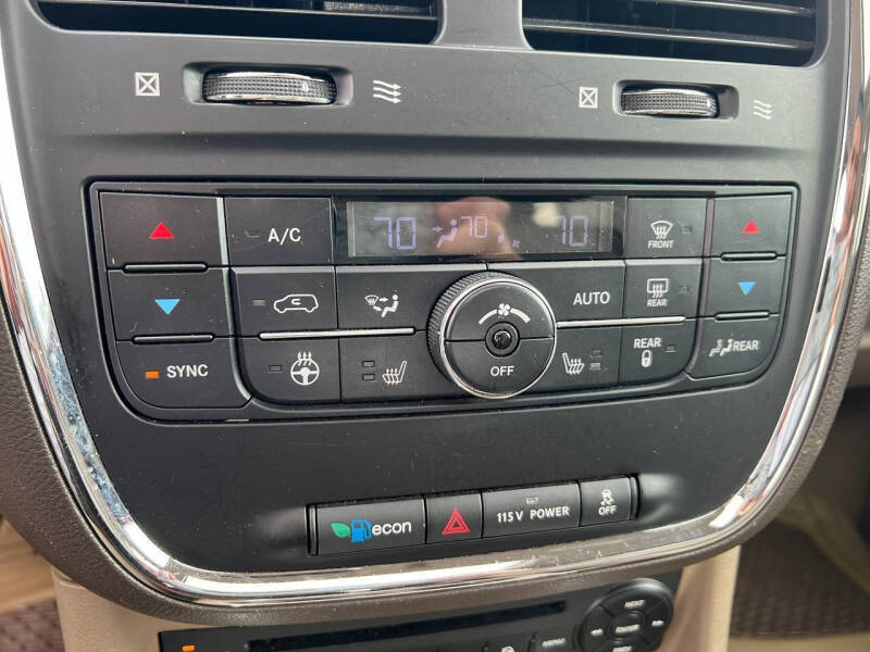 2013 Chrysler Town and Country Touring-L