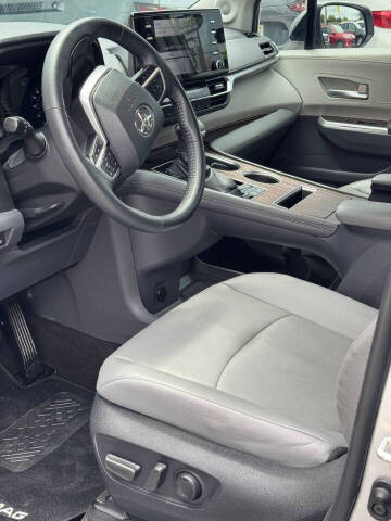 2022 Toyota Sienna XLE 7-Passenger
