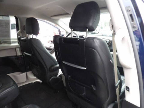 2017 Chrysler Pacifica Touring-L Plus