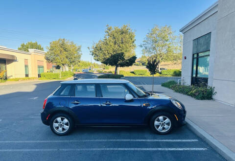 2017 MINI Hardtop 4 Door Cooper