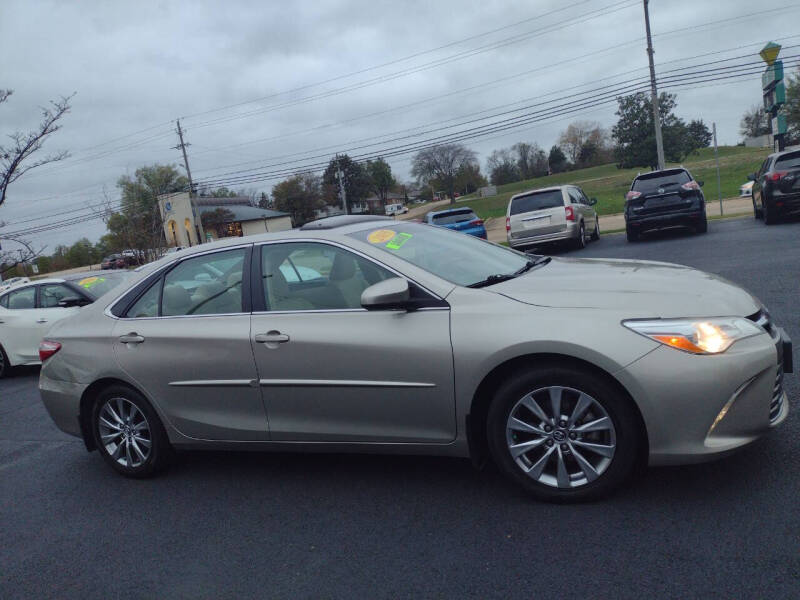 2015 Toyota Camry XLE photo 5