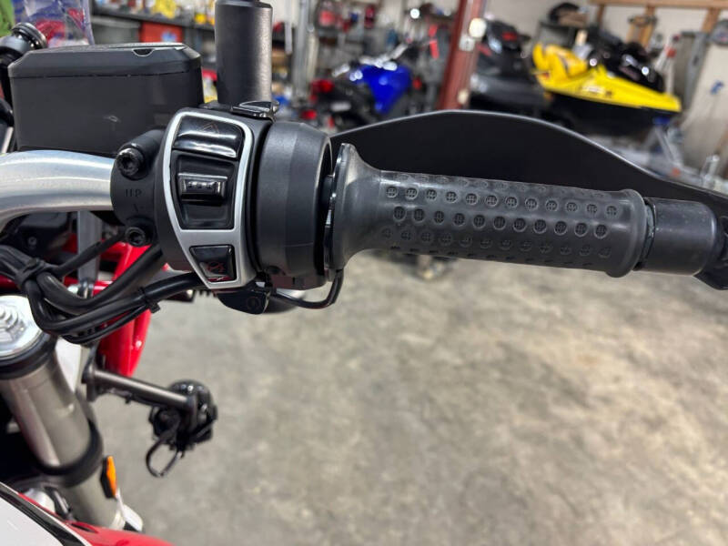 2020 Moto Guzzi V85TT