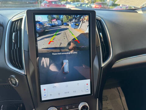 2022 Ford Edge Titanium