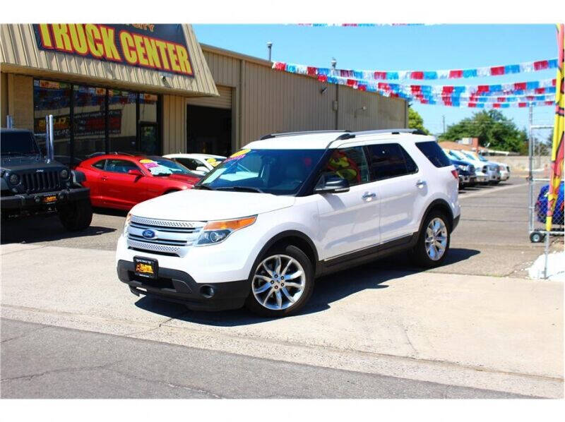White 2015 Ford Explorer XLT XLT 4dr SUV 2