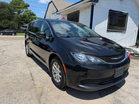 2020 Chrysler Voyager LX