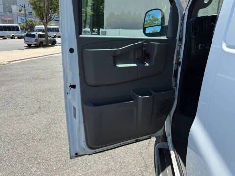 2017 GMC Savana 2500