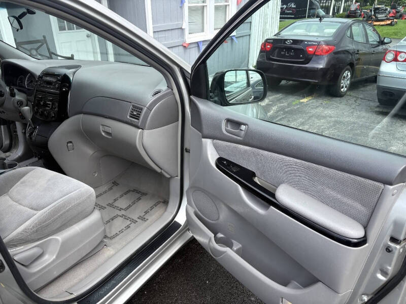 2004 Toyota Sienna CE 7 Passenger