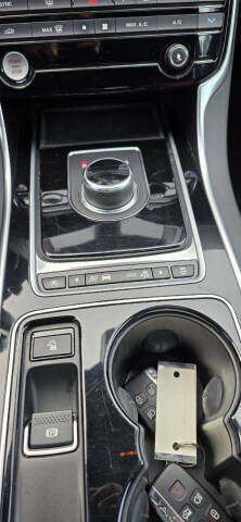 2017 Jaguar XE 35t R-Sport