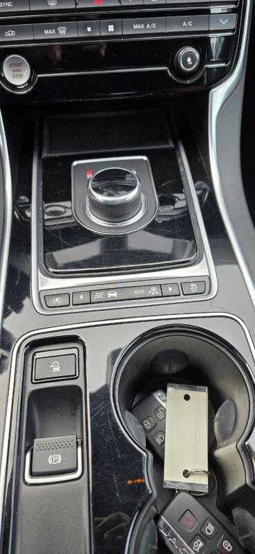 2017 Jaguar XE 35t R-Sport