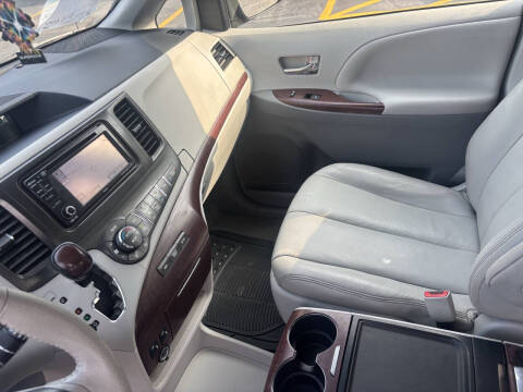 2014 Toyota Sienna XLE 7-Passenger