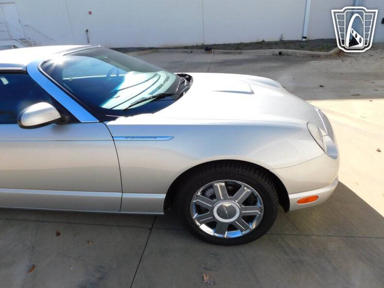 2005 Ford Thunderbird Deluxe