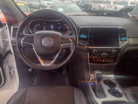 2020 Jeep Grand Cherokee Laredo