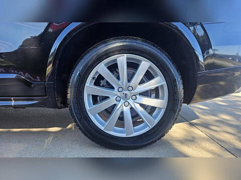 2017 Volvo XC90 T6 Momentum