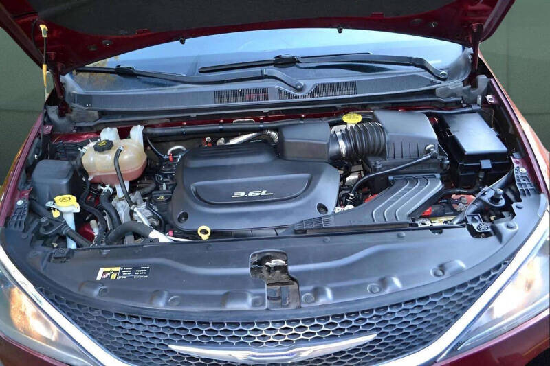 2017 Chrysler Pacifica Touring-L