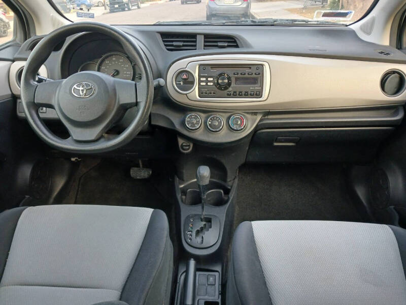 2014 Toyota Yaris L photo 11