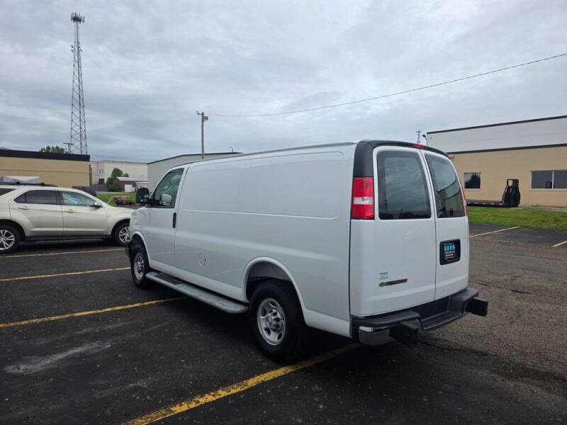 2025 Chevrolet Express 2500