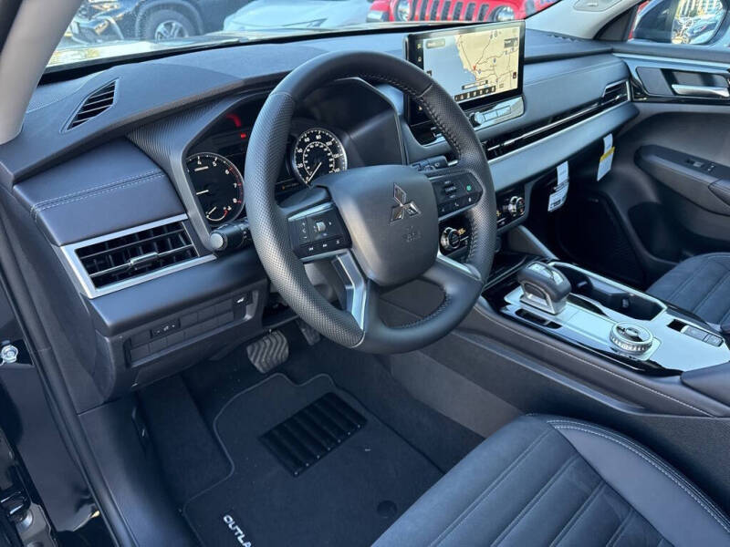 2025 Mitsubishi Outlander SE