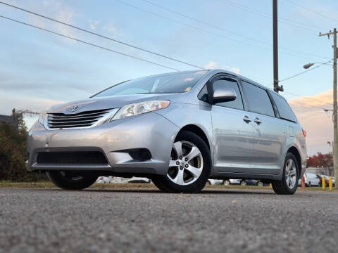 2017 Toyota Sienna LE 8-Passenger