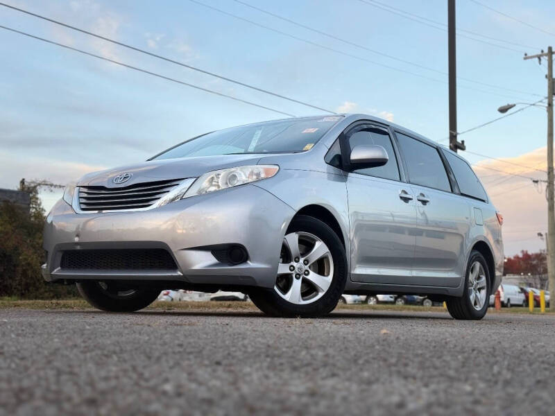 2017 Toyota Sienna LE 8-Passenger