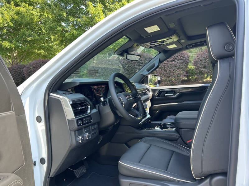 2025 GMC Yukon Elevation