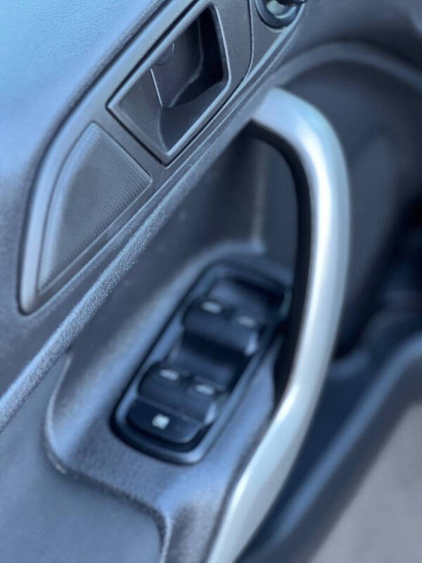 2011 Ford Fiesta SES