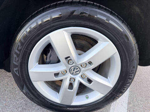 2014 Volkswagen Touareg V6 Sport