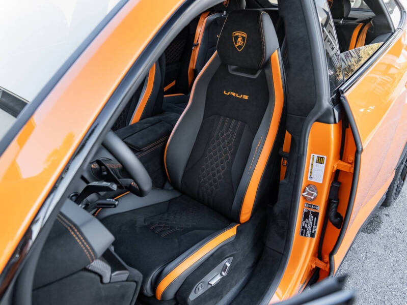 2023 Lamborghini Urus Performante