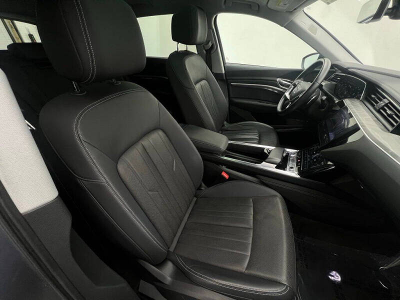 2022 Audi e-tron quattro Premium Plus