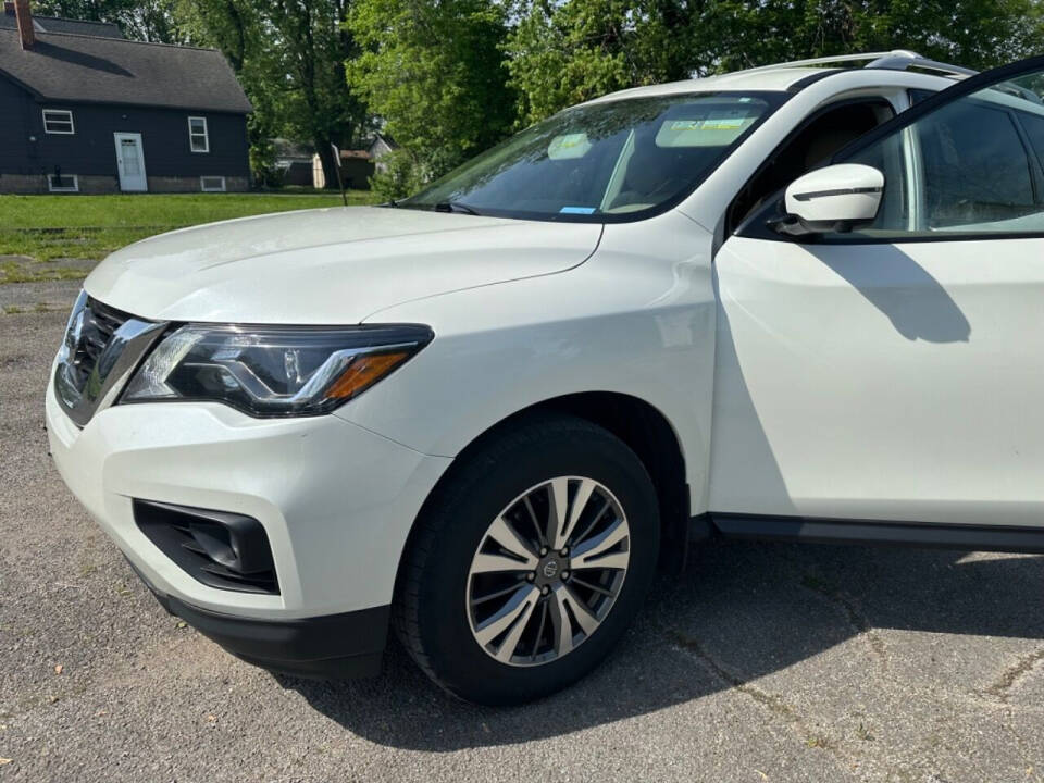 2020 Nissan Pathfinder for sale at SRL SAHER in Lorain, OH