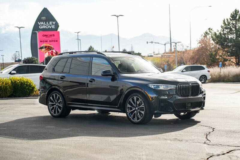 2022 BMW X7 M50i