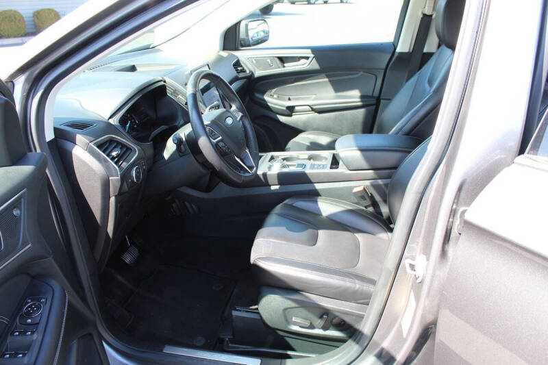 2022 Ford Edge Titanium
