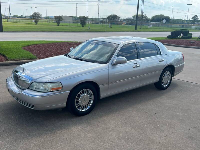2006 Lincoln Town Car for sale at M A Affordable Motors in Baytown TX