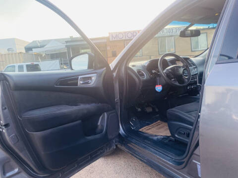 2015 Nissan Pathfinder SV