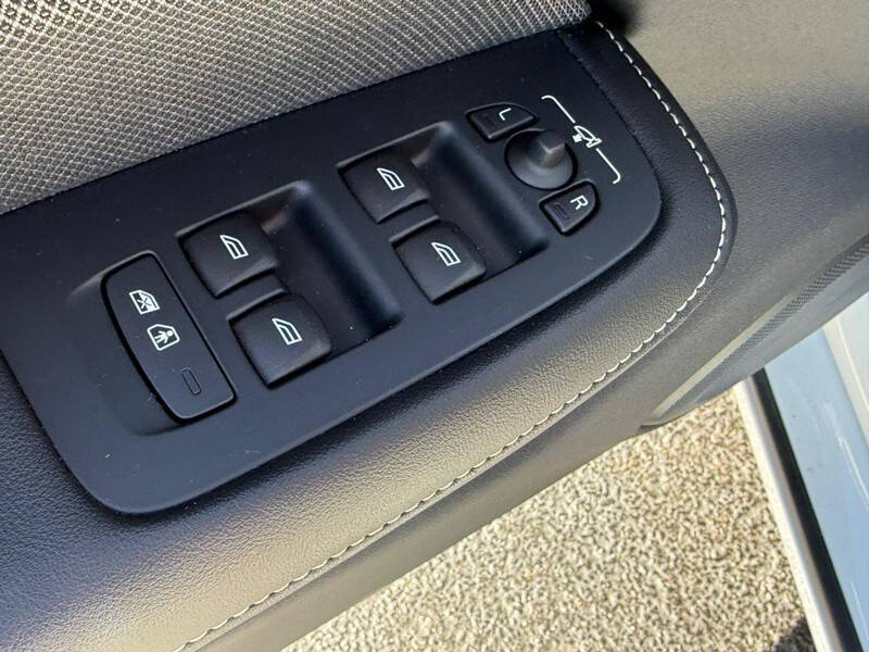 2024 Volvo S60 B5 Plus Black Edition