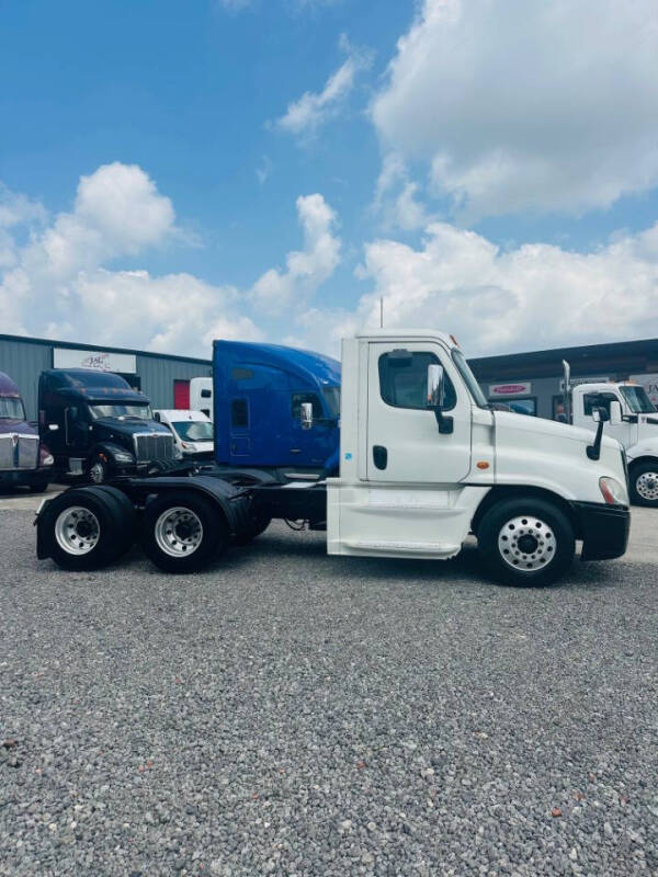 2015 Freightliner Cascadia Day Cab