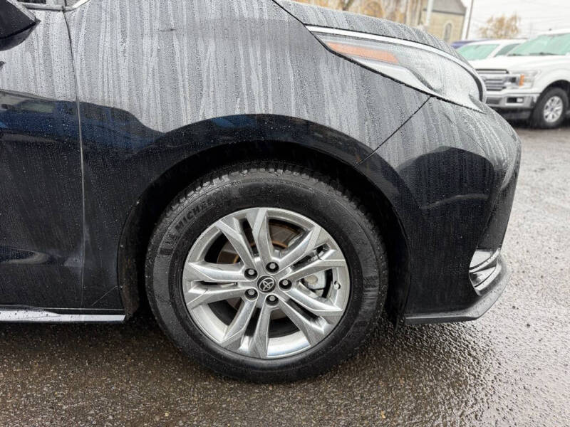 2022 Toyota Sienna XSE 7-Passenger