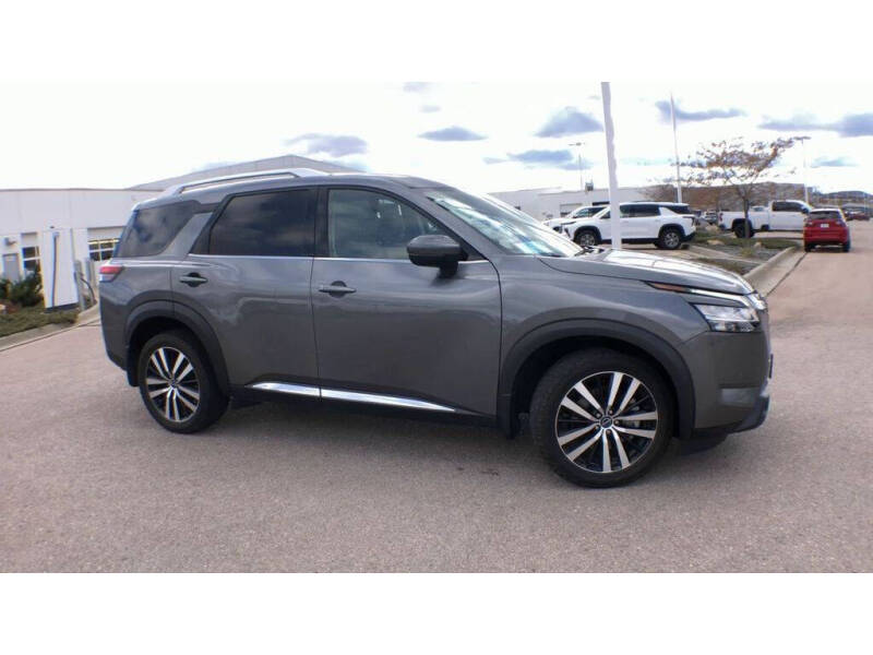 2023 Nissan Pathfinder Platinum