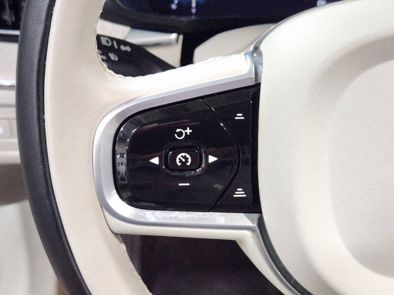 2023 Volvo XC60 Recharge T8 Plus Bright Theme