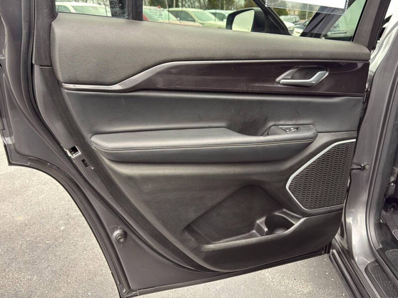 2022 Jeep Grand Cherokee L Laredo