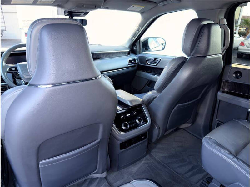 2019 Lincoln Navigator Select
