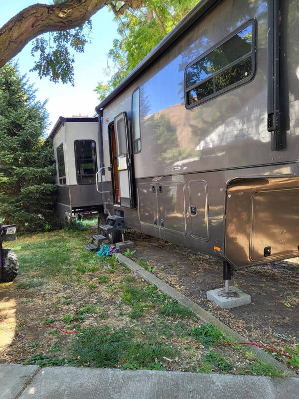 2012 Dynamax Trilogy