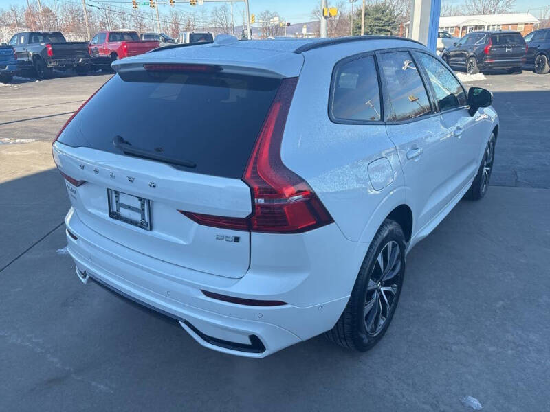 2025 Volvo XC60 B5 Plus Dark Theme