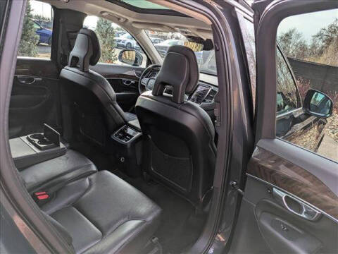 2016 Volvo XC90 T6 Momentum