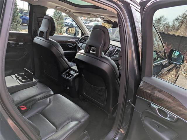 2016 Volvo XC90 T6 Momentum